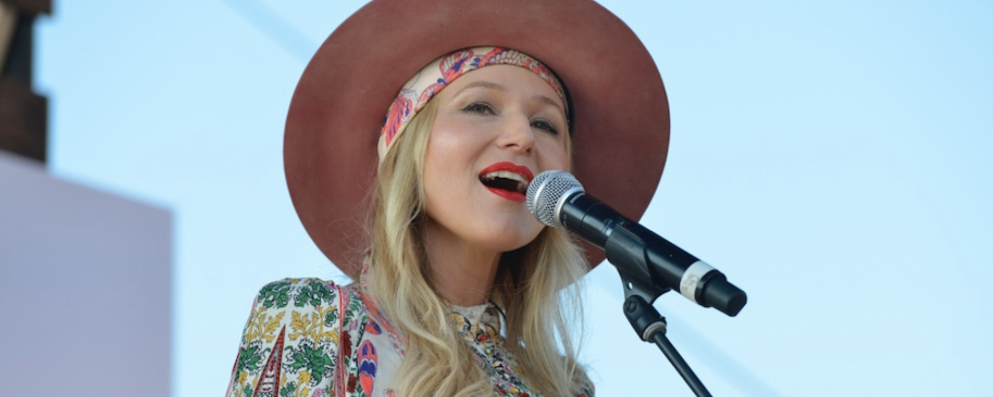 3 Pop Songs From 1998 That Were Stickier Than Chewing Gum