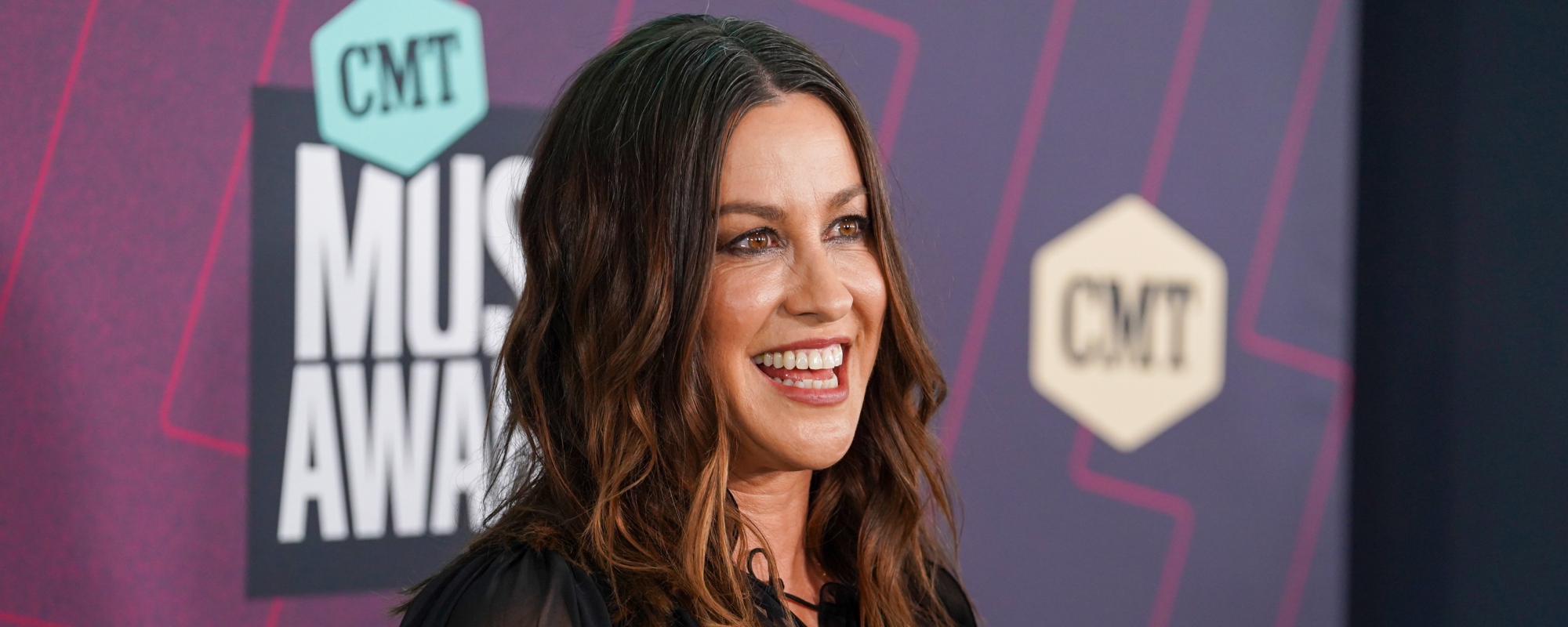 Watch: Alanis Morissette Stays Faithful to Wham! with Performance of “Last Christmas” on ‘Tonight Show’