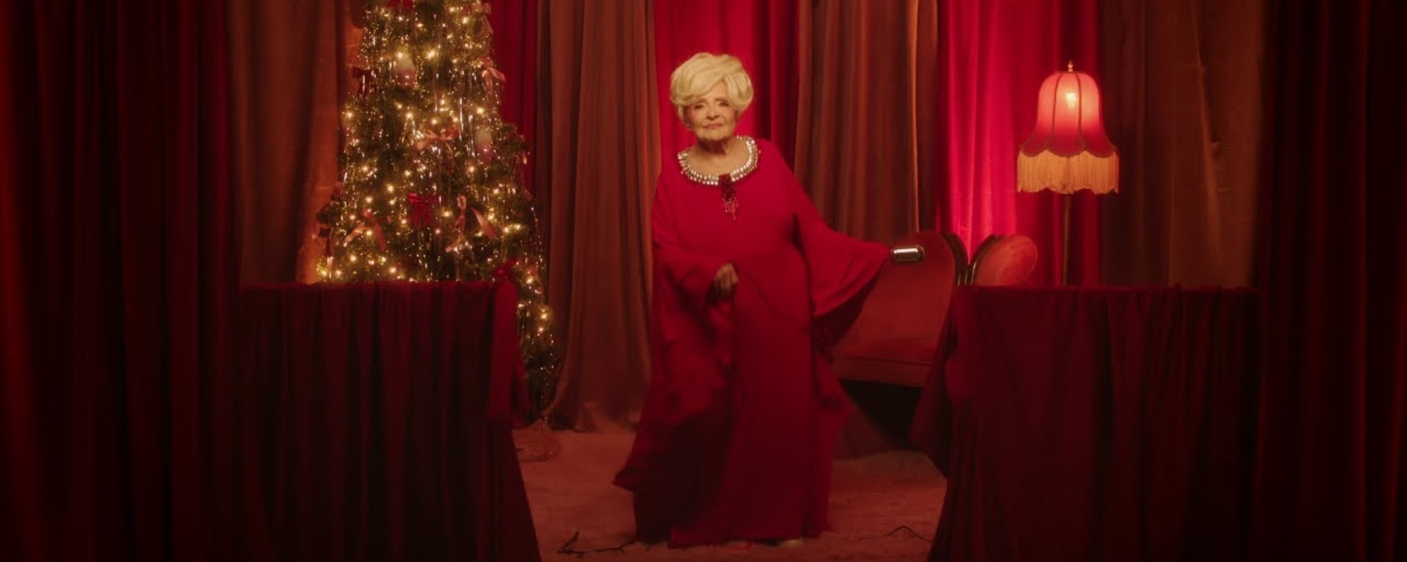 Brenda Lee Breaks Numerous Records as “Rockin’ Around the Christmas Tree” Tops the Billboard Hot 100 Chart