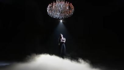 Nini Iris performing on The Voice