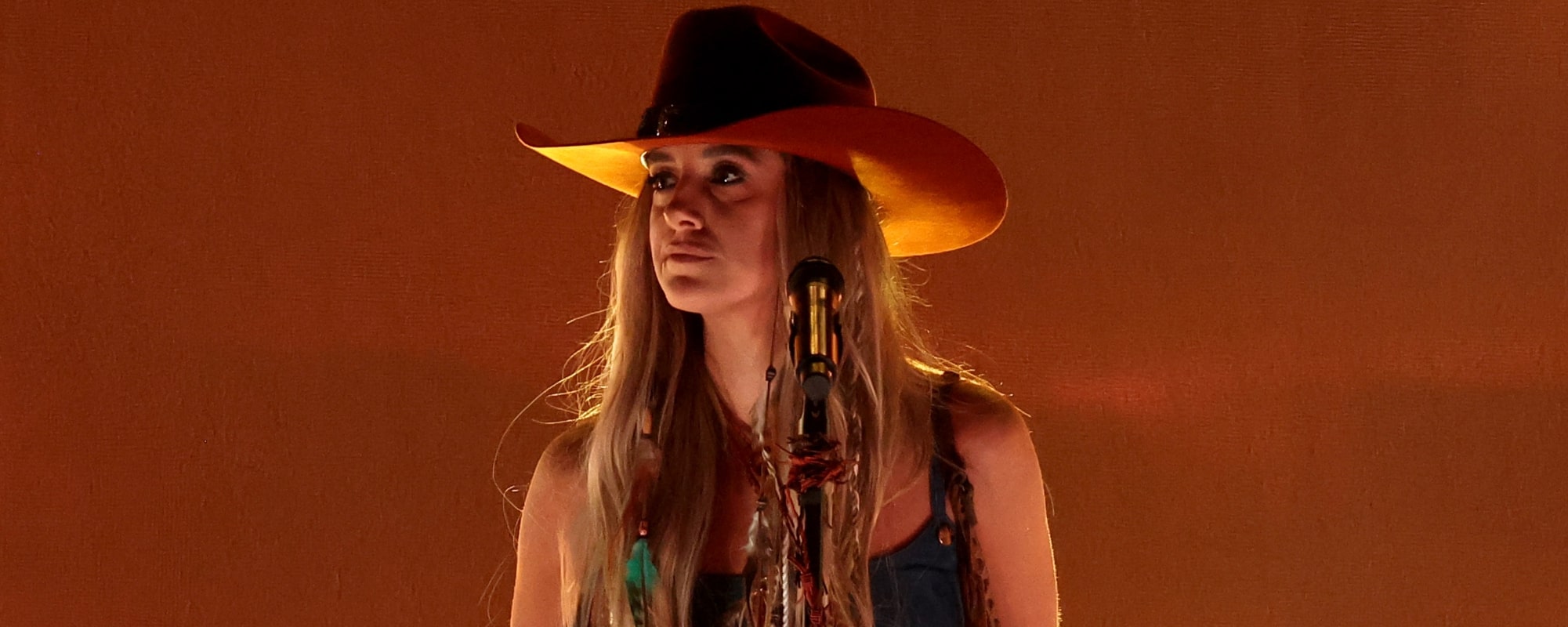 Lainey Wilson Brings an Intense Rendition of “Wildflowers and Wild Horses” to ‘Jimmy Kimmel Live’