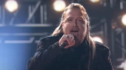 Huntley performs on The Voice