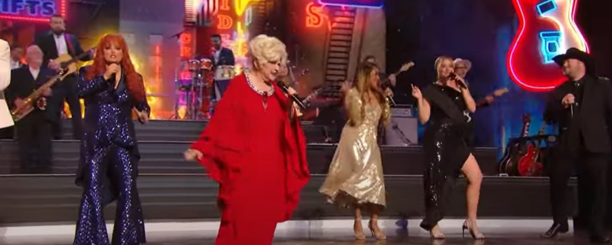 Watch: Brenda Lee Performs Rockin' Around the Christmas Tree to Close Out  'Christmas at the Opry' - American Songwriter