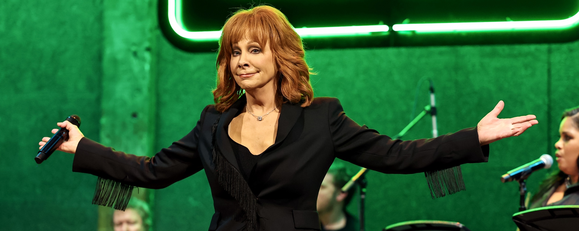 Fans Rush to Twitter to Wish Reba McEntire a Merry Christmas After She Sends Holiday Cheer in Festive Clip