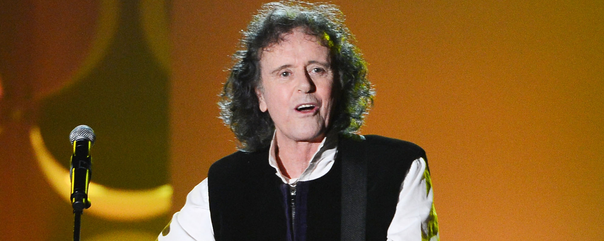 Donovan Talks Downside of Fame and Mentoring George Harrison: “He Was in the Shadow of John and Paul”