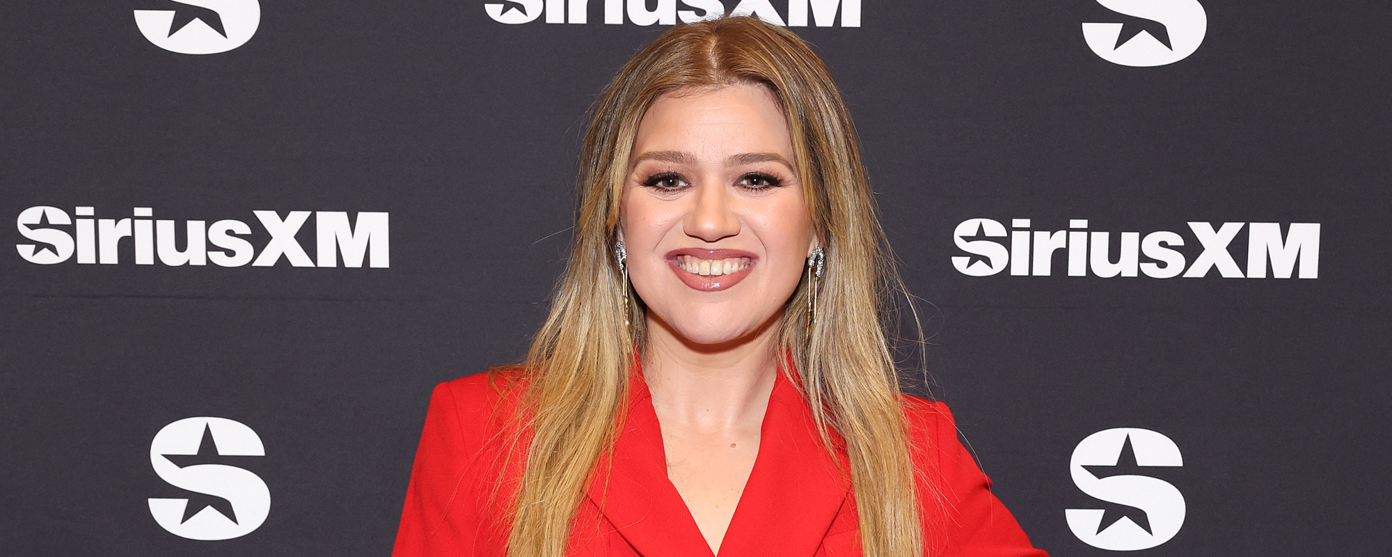 Kelly Clarkson Anoints Olivia Rodrigo the “New Alanis,” Credits Alanis Morissette for Songwriting Career