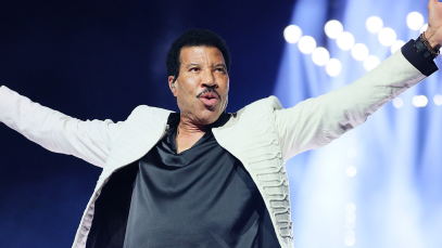 Lionel Richie onstage with arms outstretched