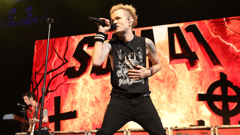 Sum 41 frontmant Derek Whibley performing live onstage