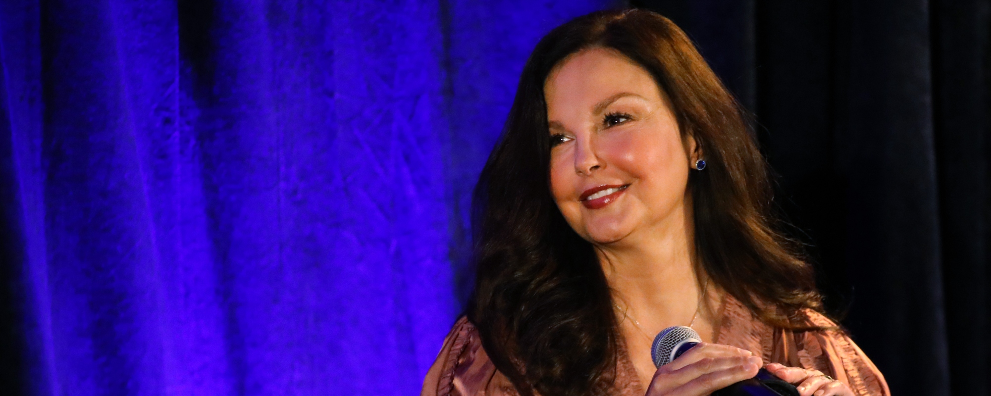 Ashley Judd Opens Up About Remembering Her Mother Naomi: “A Place Where Trauma and Grief and Transcendence Meet”