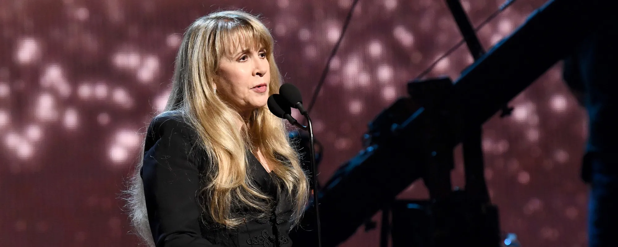 5 of Stevie Nicks’ Most Enchanting Moments with Fleetwood Mac
