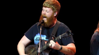 Oliver Anthony is surprised by country legend during Ryman debut.