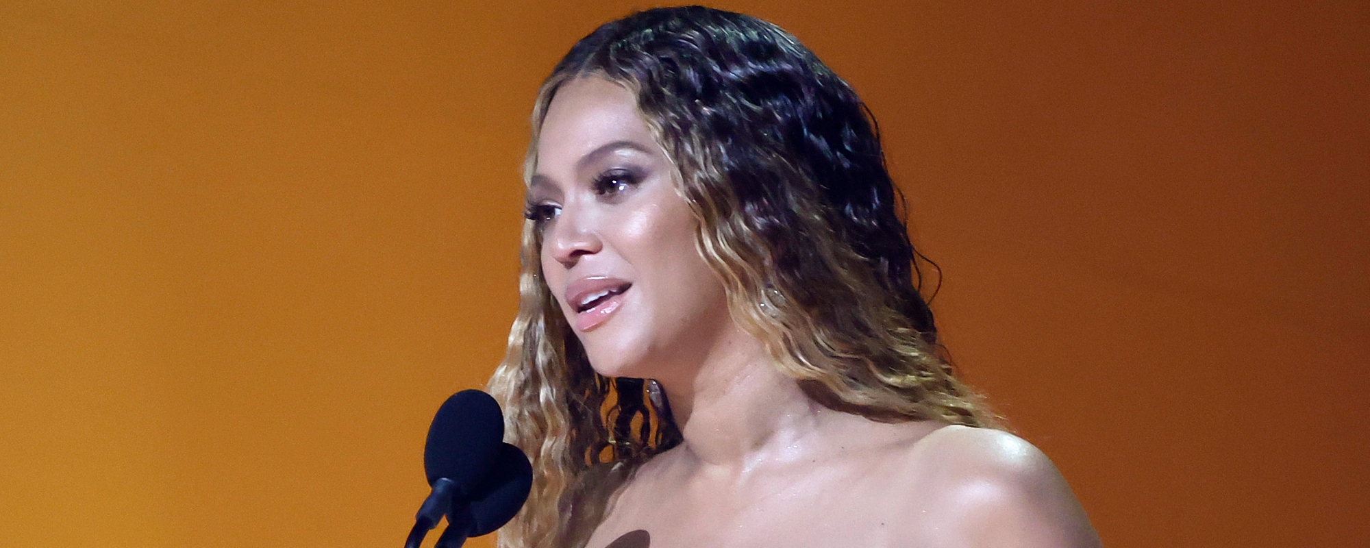 LOOK: Beyoncé Celebrates Valentine’s Day With a Little Bit of Country and a lot of ”Love”