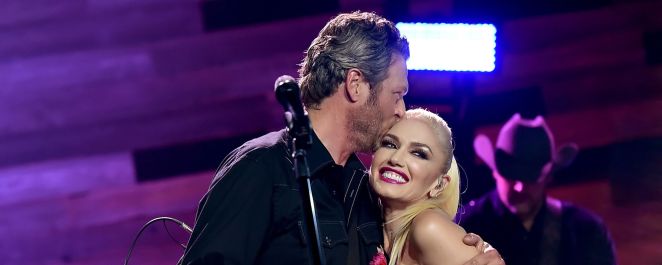 Blake Shelton and Gwen Stefani perform together in May 2016.