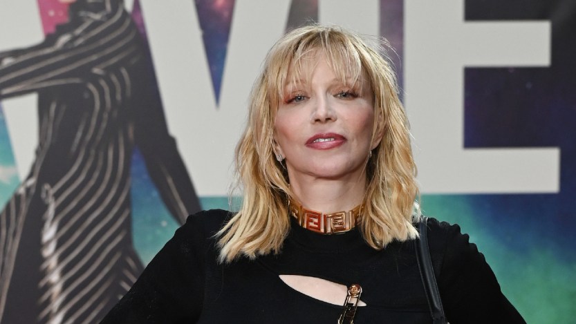 Billie Joe Armstrong Welcomes Courtney Love on Stage To Cover Classic Songs