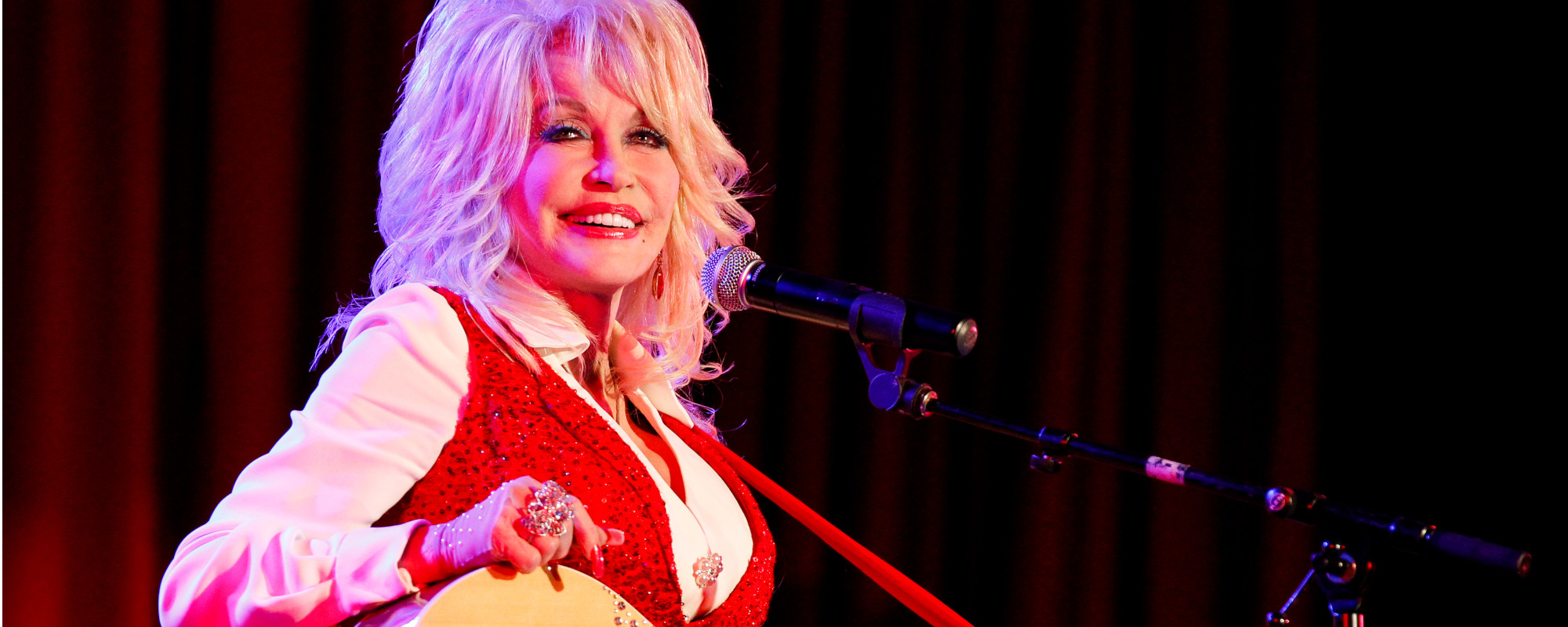 Dolly Parton Debuts New Version of “Puppy Love” for Gleeful Pet Gala Performance