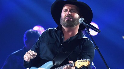 Garth Brooks Invites Travis Kelce to Sing ‘Friends in Low Places’ For Honky Tonk Opening