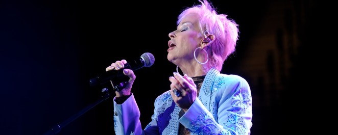Watch: Lorrie Morgan Pays Tribute to Late Husband Keith Whitley with Moving Performance of “Don’t Close Your Eyes”