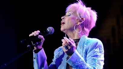 Watch: Lorrie Morgan Pays Tribute to Late Husband Keith Whitley with Moving Performance of “Don’t Close Your Eyes”