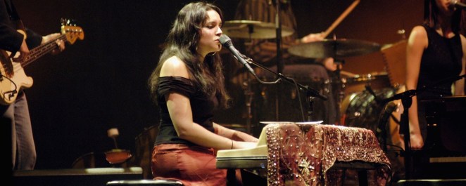 Five Fascinating Facts About Norah Jones’ Chart-Topping Second Album, ‘Feels Like Home’