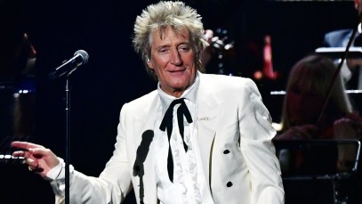Rod Stewart Says His Raspy Singing Voice May Have Due to a Broken Nose: “It’s Just a Big Accident”
