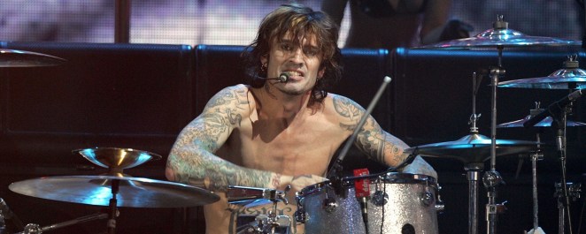 Dr. Feelgood: Watch Mötley Crüe’s Tommy Lee Gleefully Twirl a Drumstick After Undergoing Successful Hand Surgery
