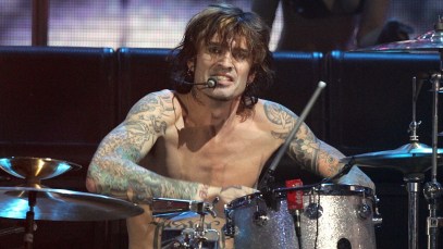 Dr. Feelgood: Watch Mötley Crüe’s Tommy Lee Gleefully Twirl a Drumstick After Undergoing Successful Hand Surgery