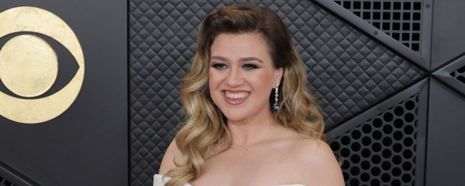 Fans Call for Kelly Clarkson Country Album After Powerful Performance