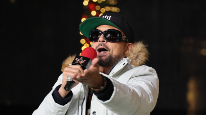 sean paul performing onstage
