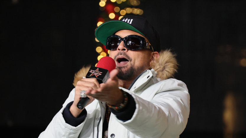 sean paul performing onstage