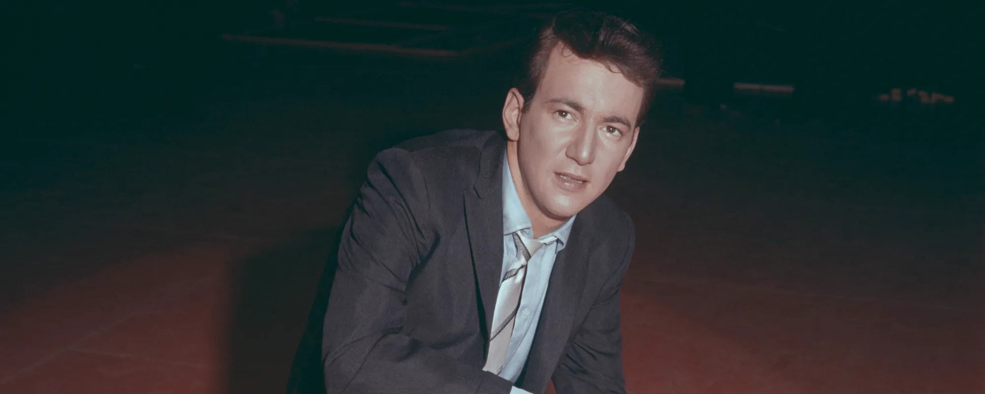 Behind the Violent Origins and Chart-Topping Success of “Mack the Knife” by Bobby Darin
