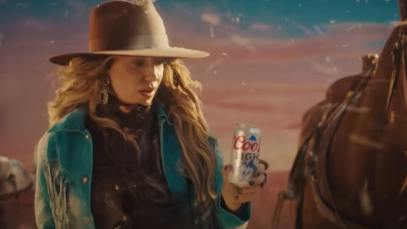 Lainey Wilson in her Coors Light ad