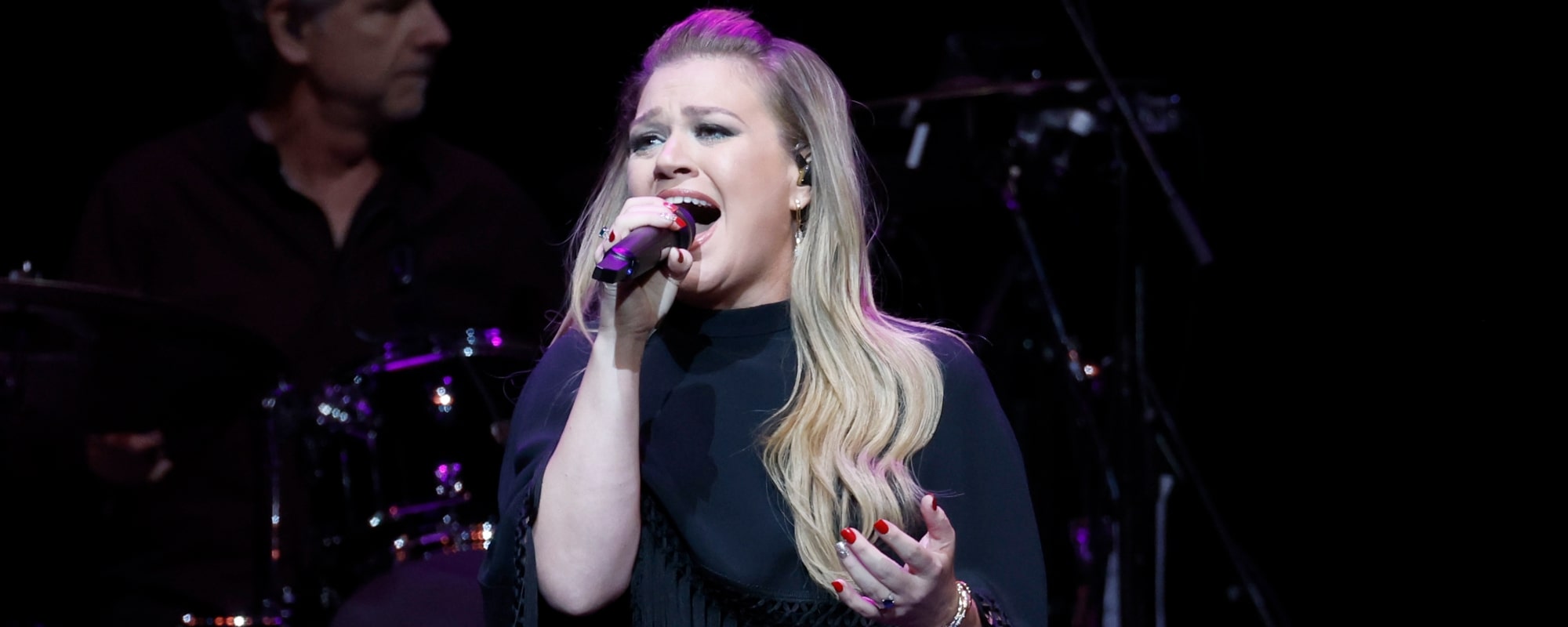 Kelly Clarkson’s Powerful Cover of “Save Me” Brings Jelly Roll to Tears