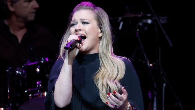 Kelly Clarkson delivered a powerful cover of "Save Me" by Jelly Roll