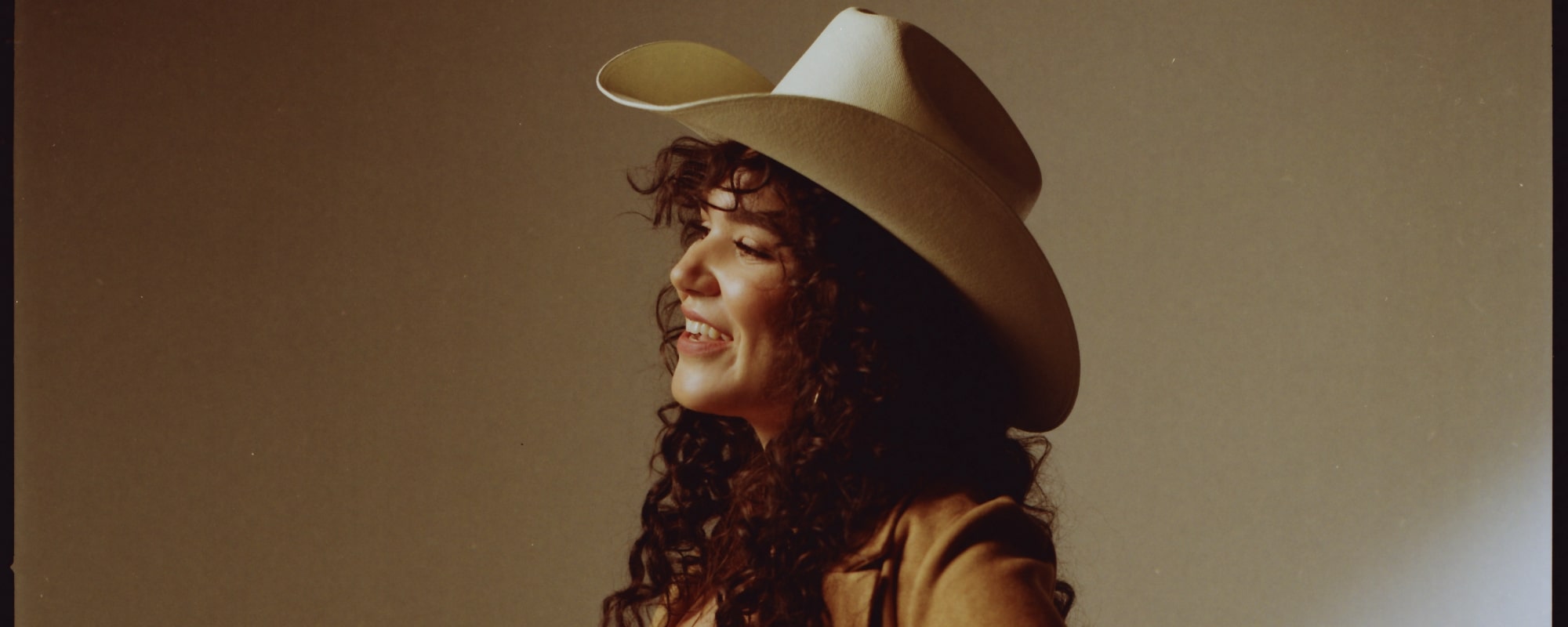 Emily Nenni Introduces Her Next Album ‘Drive & Cry’ with Honky Tonkin’ Toe-Tapper “Get to Know Ya”
