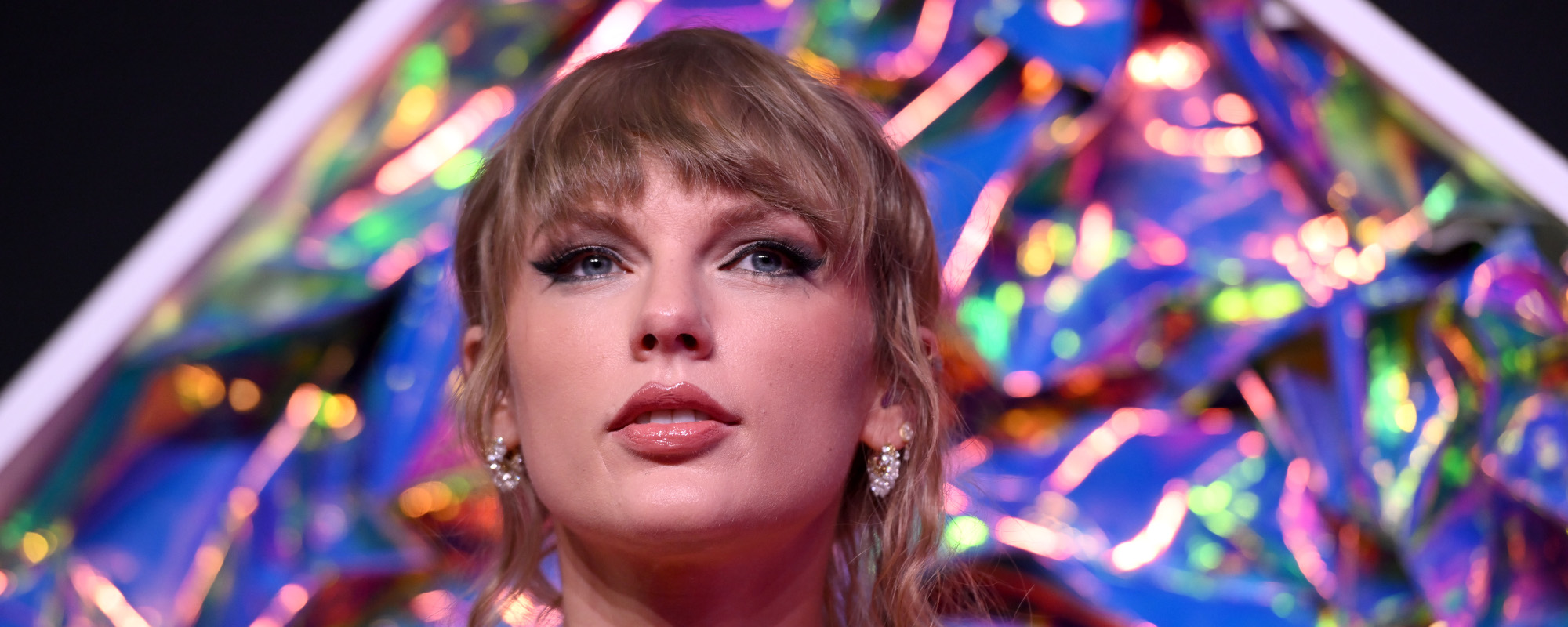 The Addictive Story Behind “Don’t Blame Me” by Taylor Swift