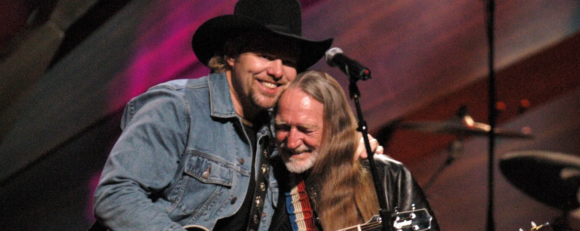 Willie Nelson Remembers Toby Keith with Throwback Performance Video of “Beer for My Horses”