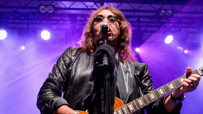 Ace Frehley Sets Record Straight on Who Perform Guitar Solos on ‘10,000 Volts’ Album