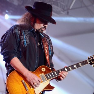Lynyrd Skynyrd Pays Tribute to Gary Rossington on First Anniversary of His Death: “We Know You Are Smiling Down”