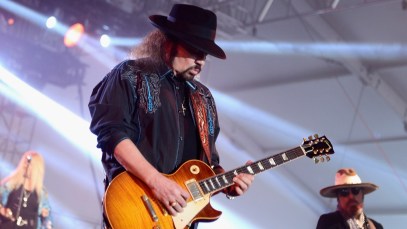 Lynyrd Skynyrd Pays Tribute to Gary Rossington on First Anniversary of His Death: “We Know You Are Smiling Down”
