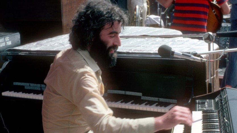 Check Out These 5 Sad and Beautiful Vocal Performances by Late Band Member Richard Manuel