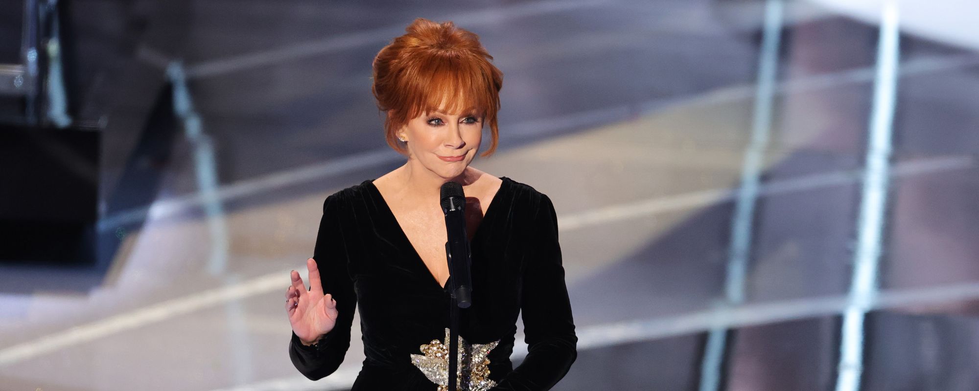 Reba McEntire Remembers Tragedy That Claimed the Lives of Her Bandmates -  American Songwriter