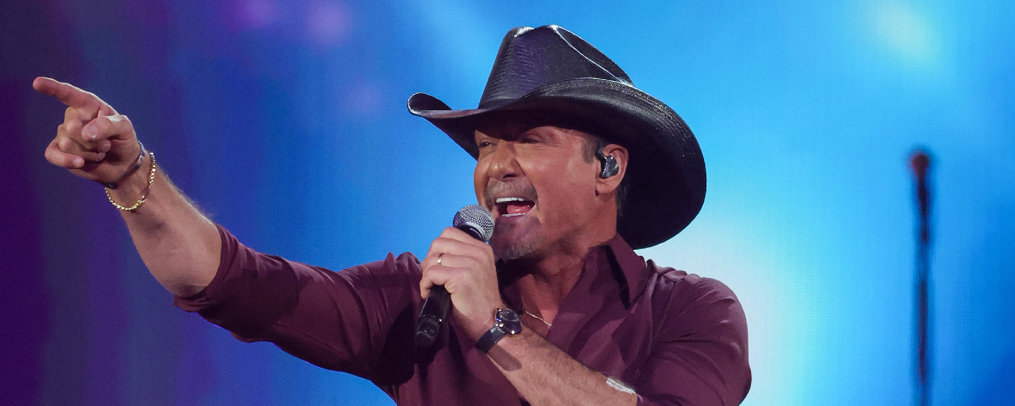 Nelly Crashes Tim McGraw’s St. Louis Concert for Surprise Performance of “Over and Over”