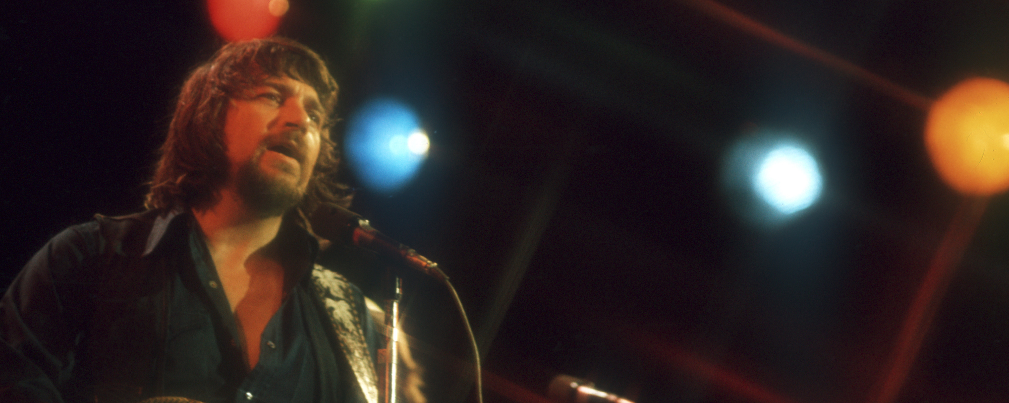 When Waylon Jennings Questioned the Future of Country Music in the '70s  With "Are You Sure Hank Done It This Way" - American Songwriter