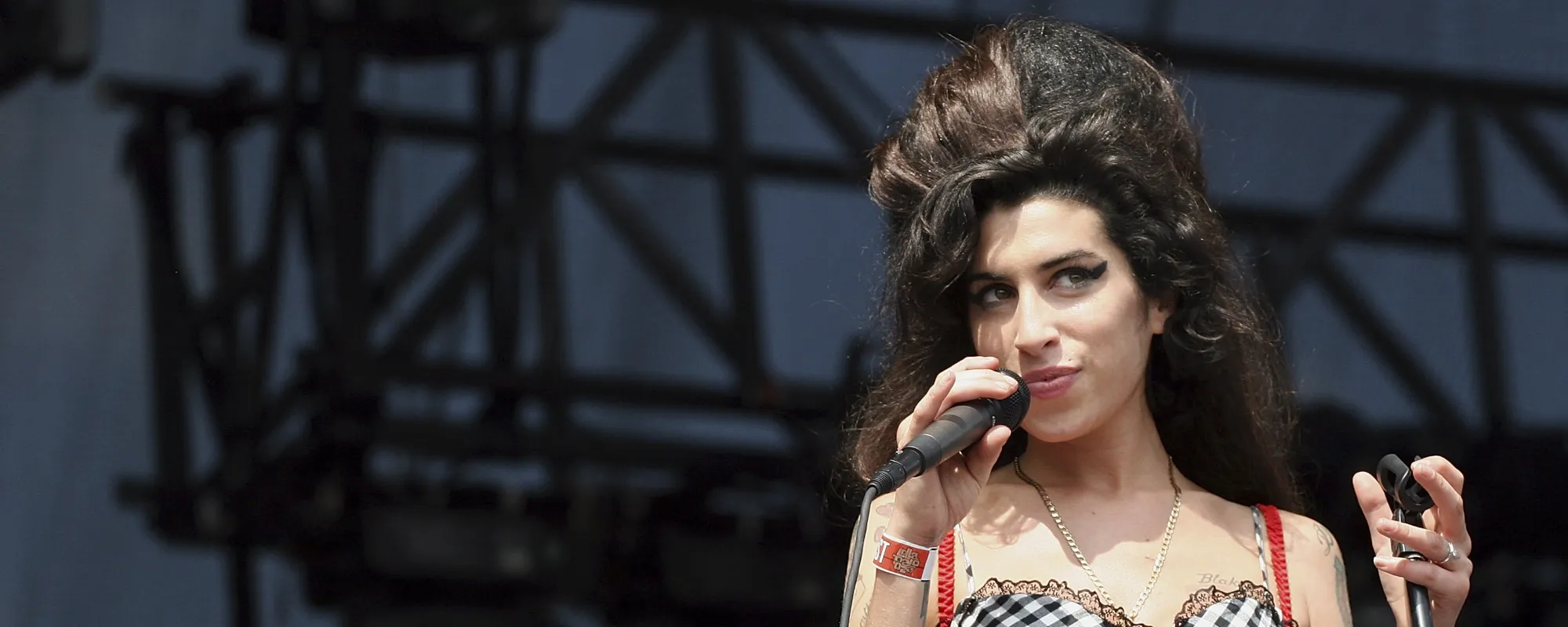 The Meaning Behind “Back to Black” by Amy Winehouse and the Painful Breakup that Inspired It