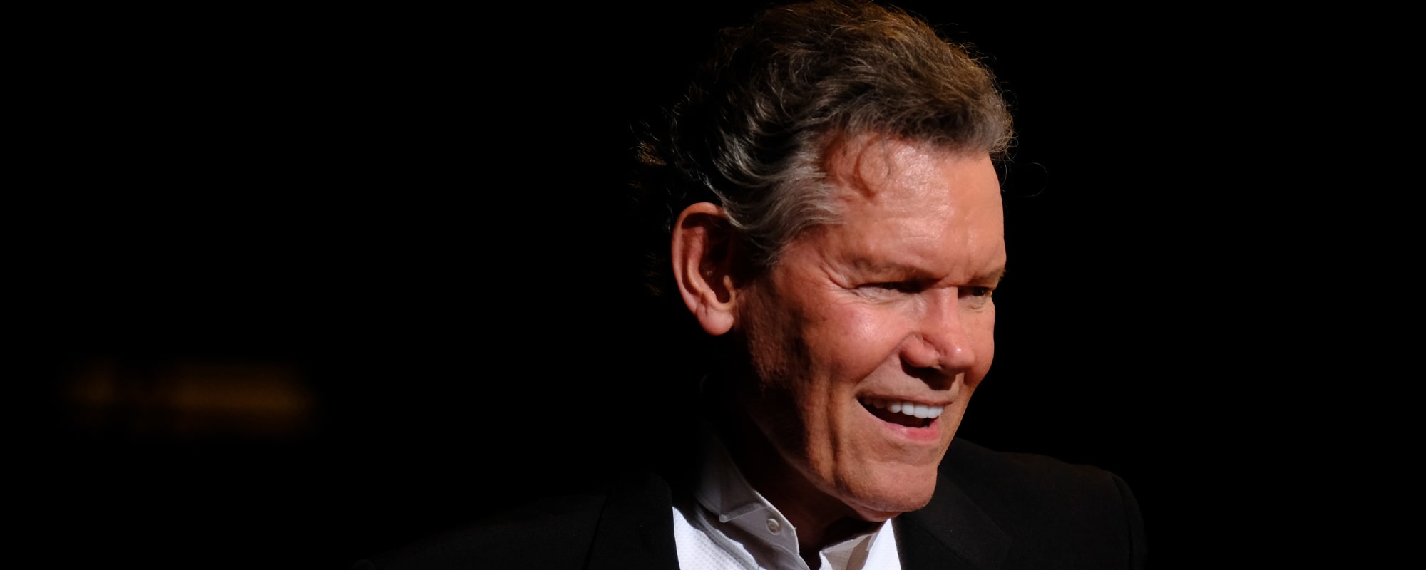 Randy Travis Thanks Lainey Wilson for the “Honor” of Sharing a Stage with Her