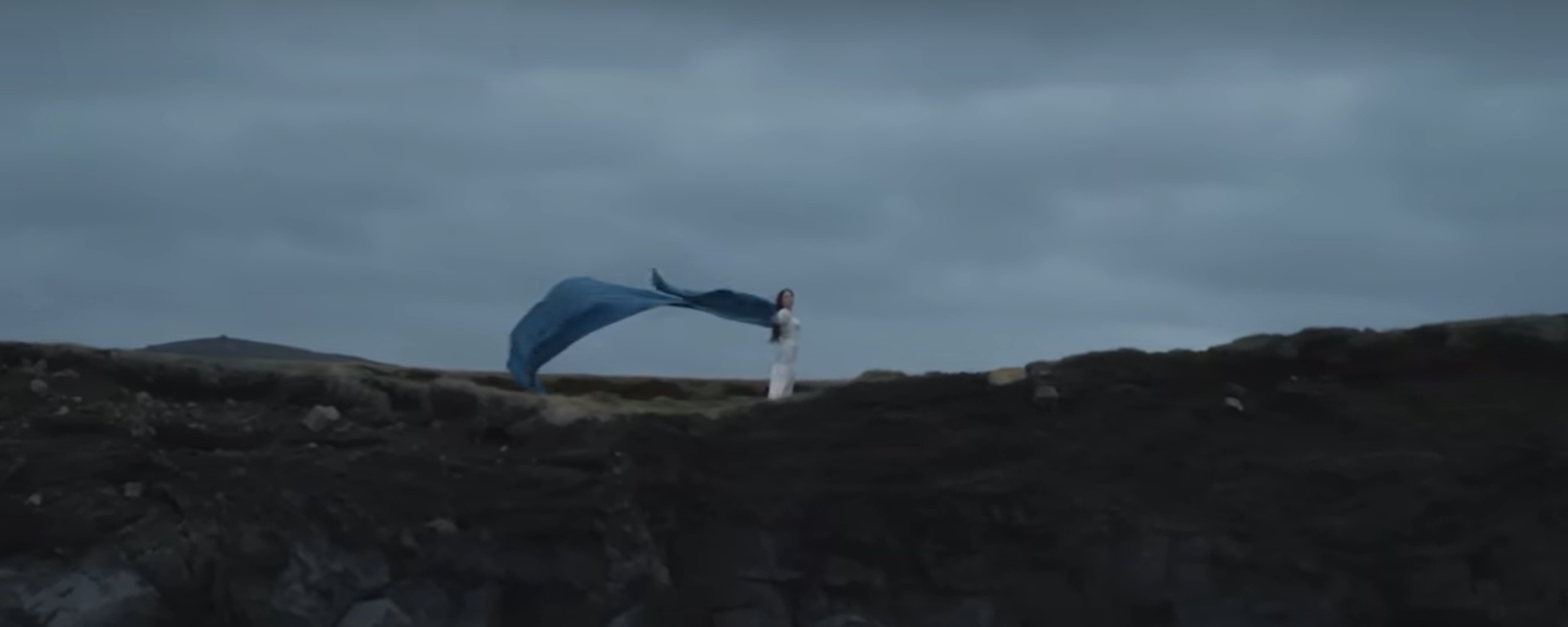 Kacey Musgraves Nearly Falls Off a Cliff While Shooting “Deeper Well” Music Video