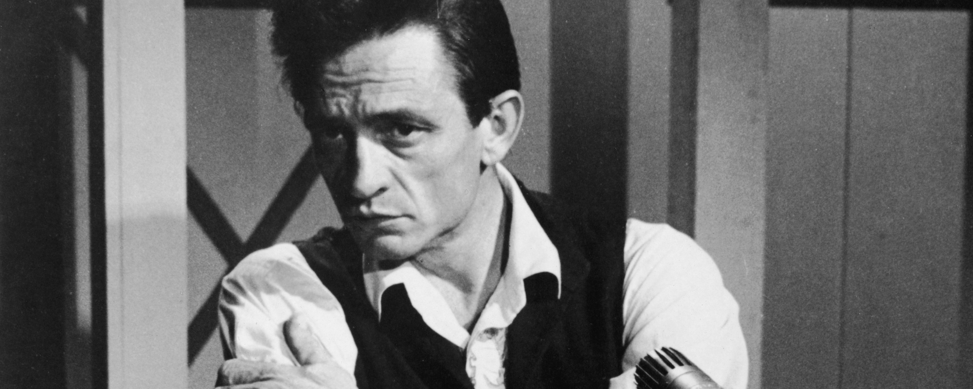 Johnny Cash, Stevie Nicks, & 3 Other Musical Icons’ Approach to Songwriting
