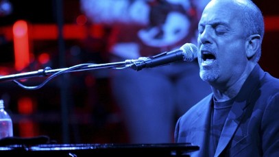 Watch the Full Billy Joel Performance of “Piano Man” That CBS Cut Short