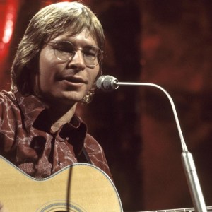 Remember When John Denver Topped the ‘Billboard’ 200 and Hot 100 Charts for the First Time 50 Years Ago