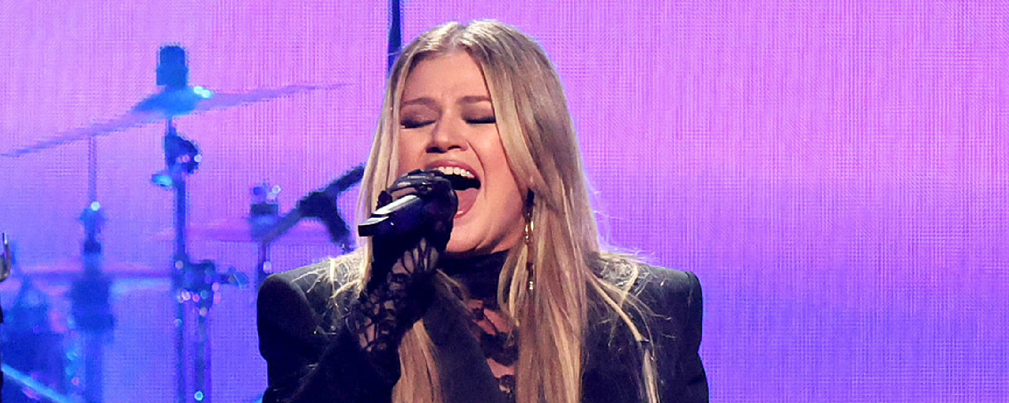 Kelly Clarkson Belts the Best “Over the Rainbow” Cover Fans Have Ever Heard